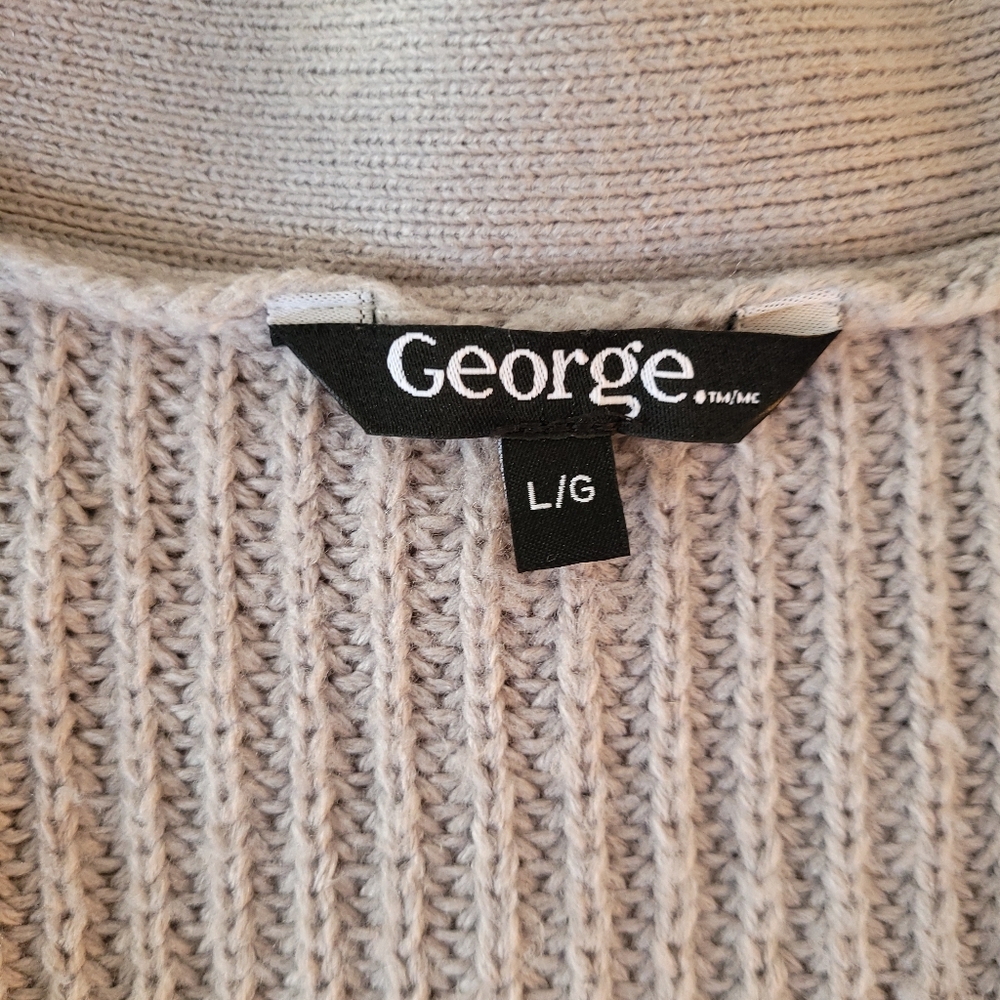 Grey Button-Up Cropped Cardigan - Picture 3 of 4